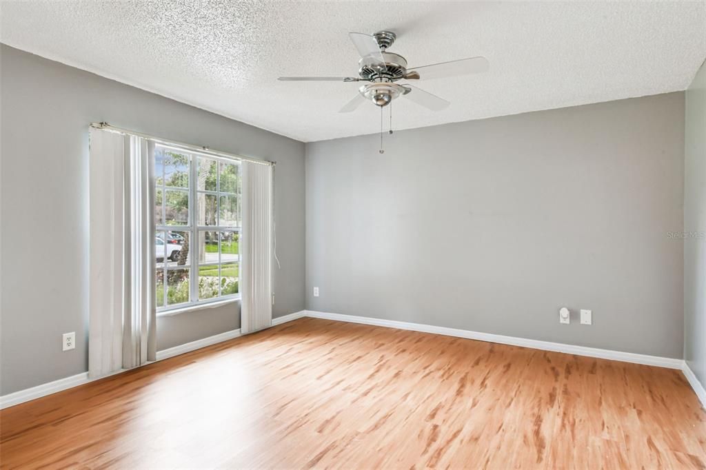 Active With Contract: $400,000 (4 beds, 2 baths, 1320 Square Feet)