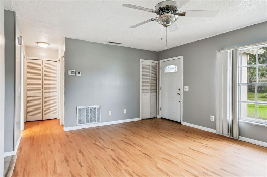 Active With Contract: $400,000 (4 beds, 2 baths, 1320 Square Feet)