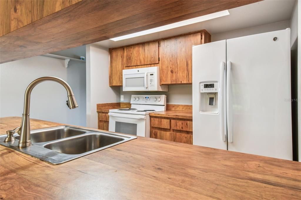 Active With Contract: $400,000 (4 beds, 2 baths, 1320 Square Feet)