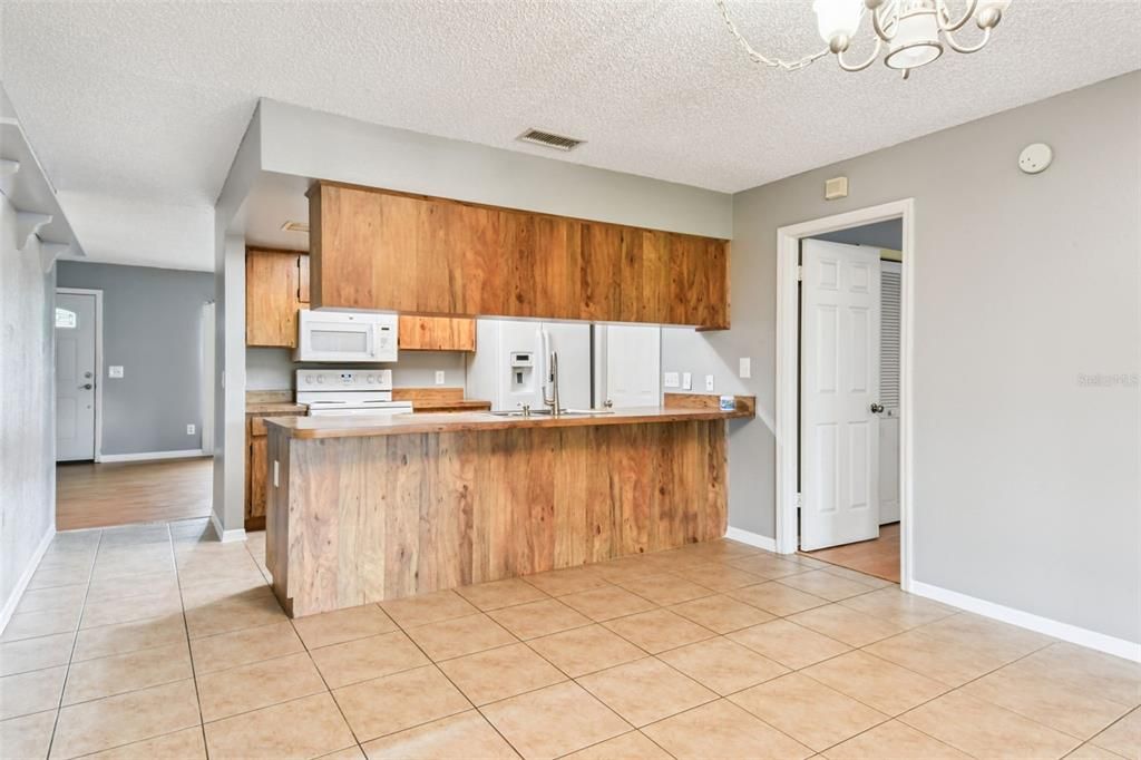 Active With Contract: $400,000 (4 beds, 2 baths, 1320 Square Feet)