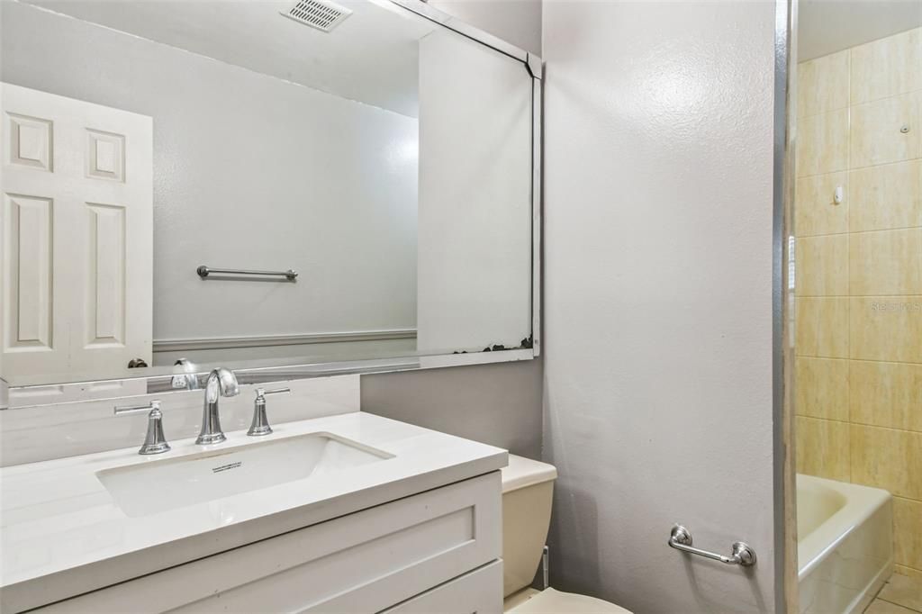 Active With Contract: $400,000 (4 beds, 2 baths, 1320 Square Feet)