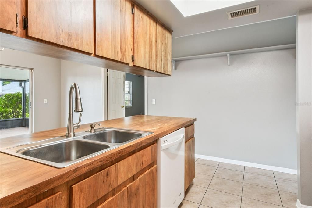 Active With Contract: $400,000 (4 beds, 2 baths, 1320 Square Feet)