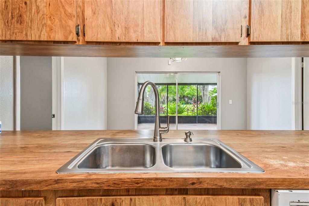 Active With Contract: $400,000 (4 beds, 2 baths, 1320 Square Feet)