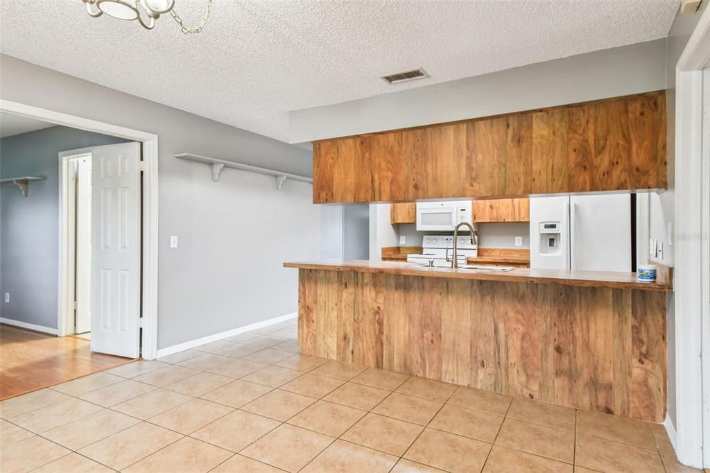 Active With Contract: $400,000 (4 beds, 2 baths, 1320 Square Feet)