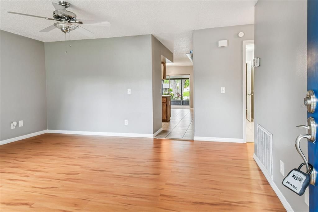 Active With Contract: $400,000 (4 beds, 2 baths, 1320 Square Feet)