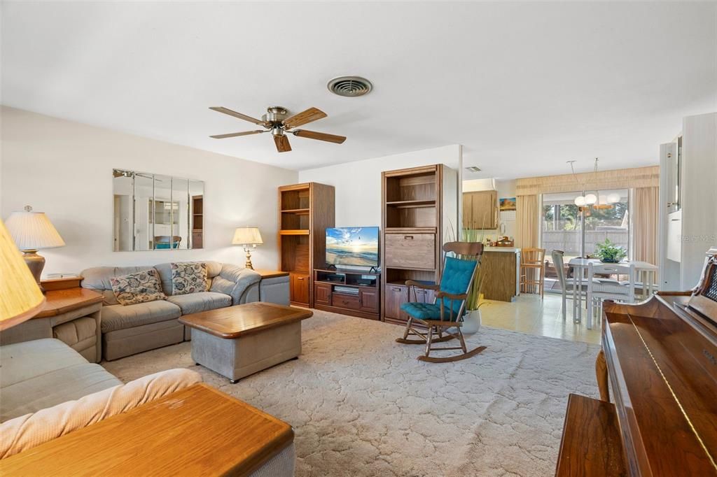 Activo con contrato: $300,000 (3 camas, 2 baños, 1132 Pies cuadrados)