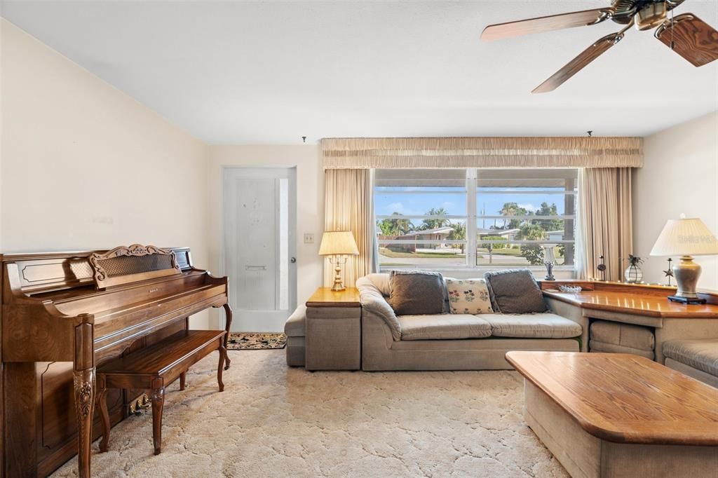 Activo con contrato: $300,000 (3 camas, 2 baños, 1132 Pies cuadrados)