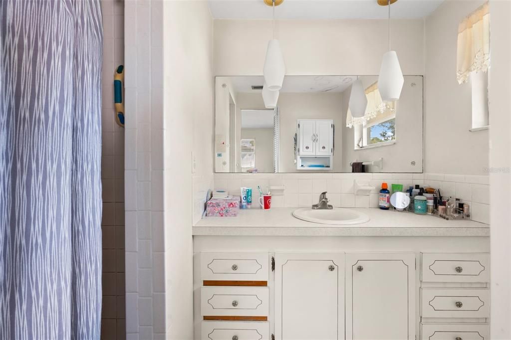 Activo con contrato: $300,000 (3 camas, 2 baños, 1132 Pies cuadrados)