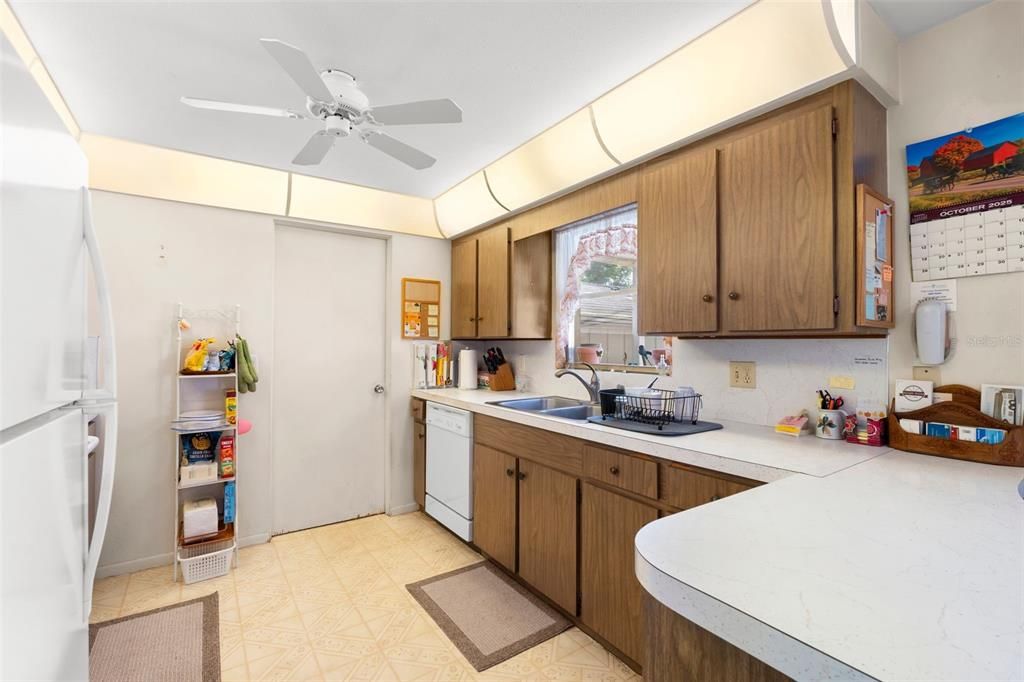 Activo con contrato: $300,000 (3 camas, 2 baños, 1132 Pies cuadrados)