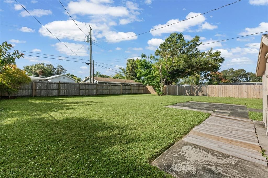 Activo con contrato: $300,000 (3 camas, 2 baños, 1132 Pies cuadrados)