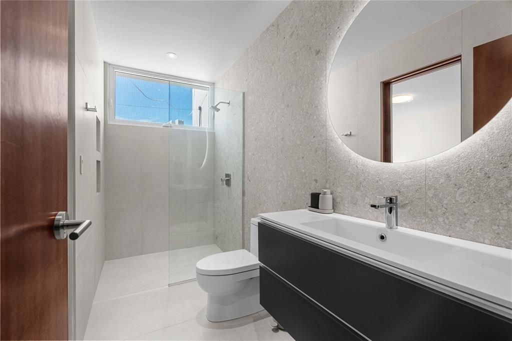 На продажу: $3,195,000 (4 спален, 3 ванн, 4209 Квадратных фут)