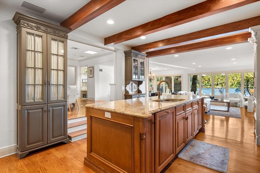 For Sale: $3,599,000 (5 beds, 6 baths, 4143 Square Feet)