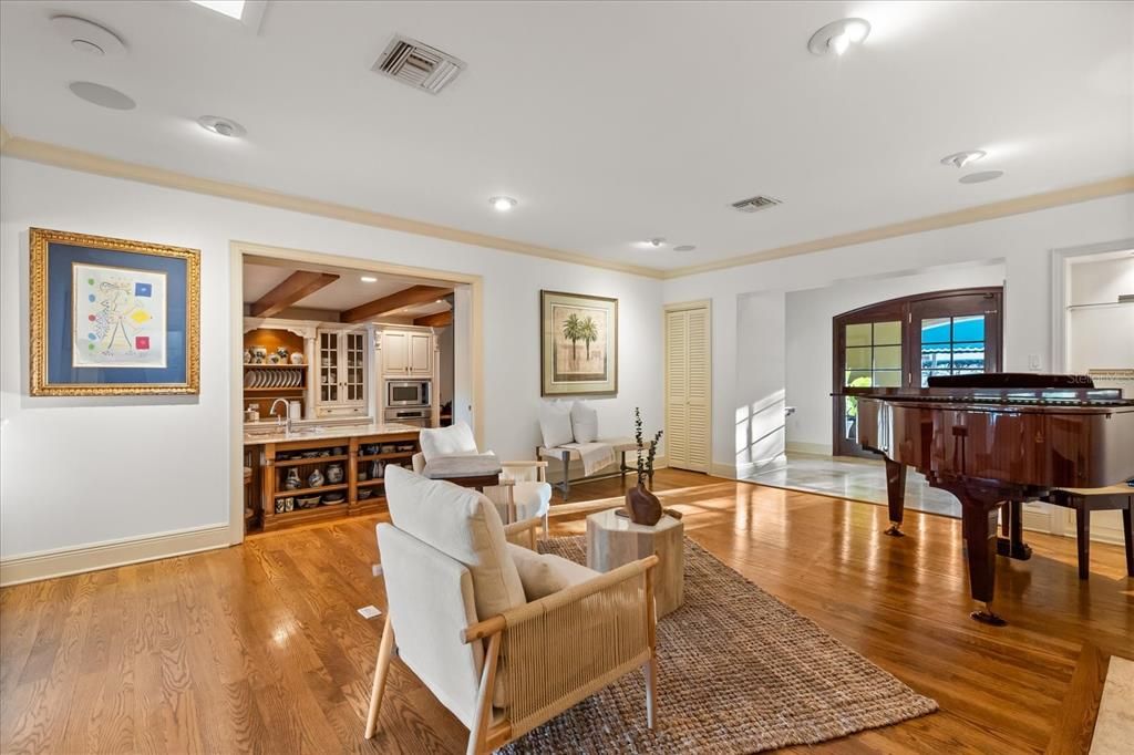 For Sale: $3,599,000 (5 beds, 6 baths, 4143 Square Feet)