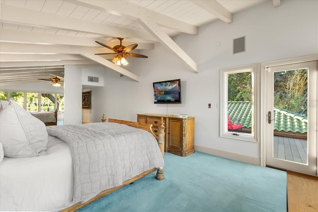 For Sale: $3,599,000 (5 beds, 6 baths, 4143 Square Feet)