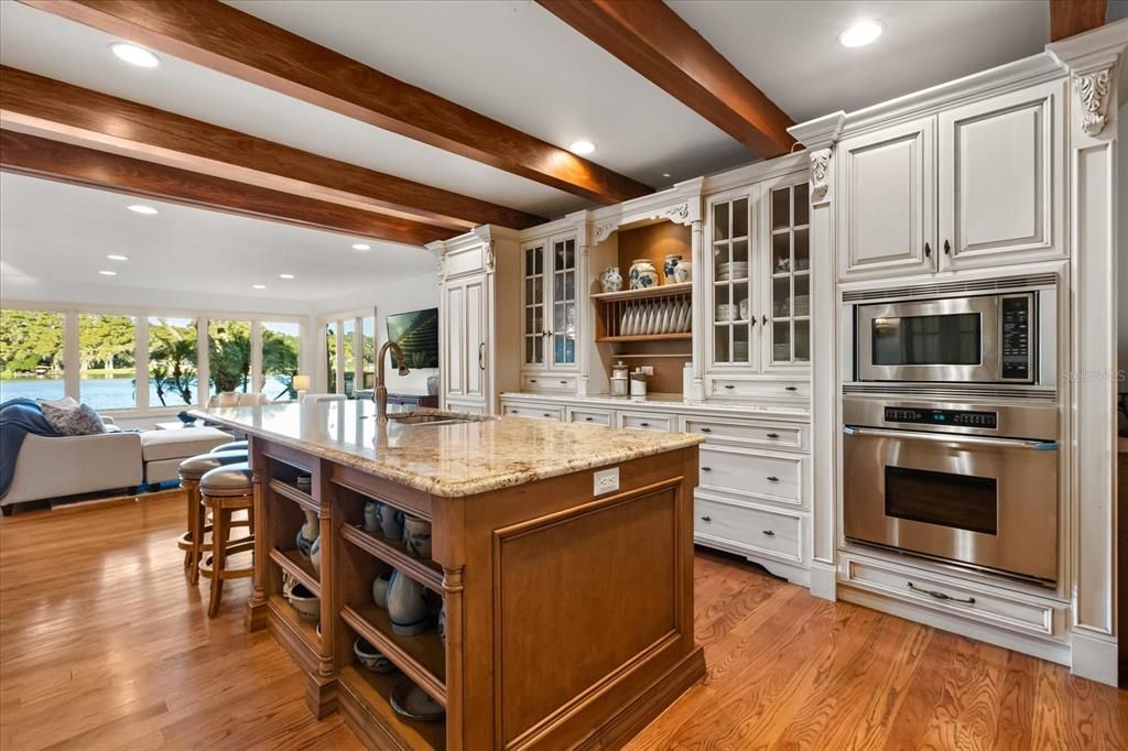 For Sale: $3,599,000 (5 beds, 6 baths, 4143 Square Feet)