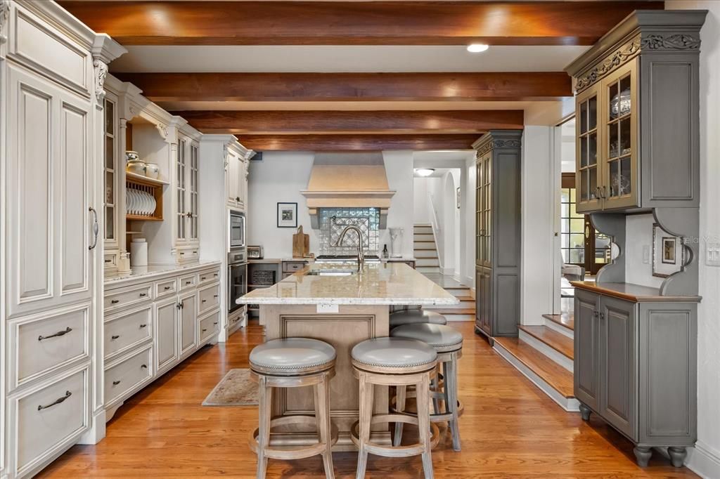 For Sale: $3,599,000 (5 beds, 6 baths, 4143 Square Feet)