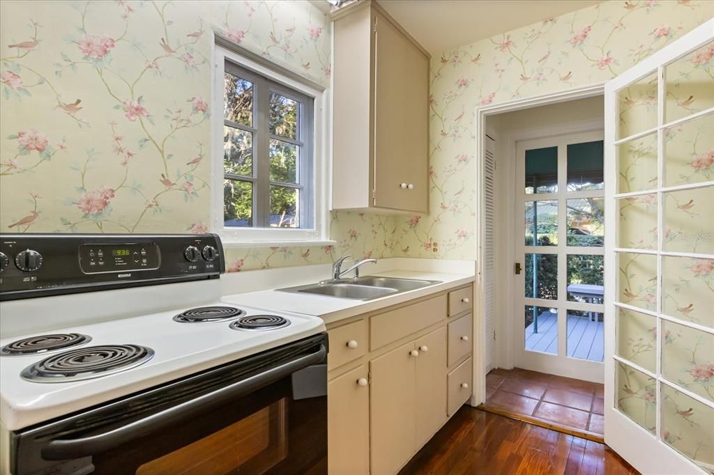 For Sale: $3,599,000 (5 beds, 6 baths, 4143 Square Feet)