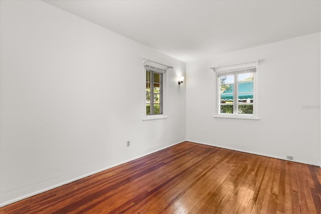 For Sale: $3,599,000 (5 beds, 6 baths, 4143 Square Feet)