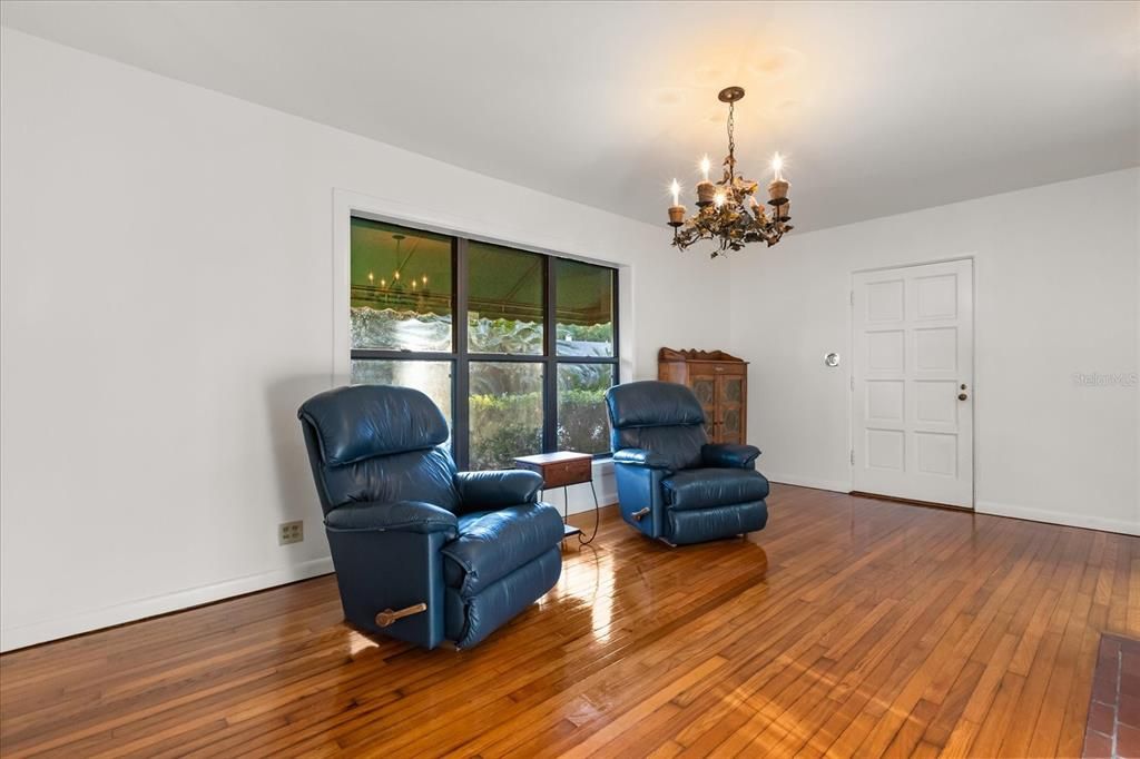 For Sale: $3,599,000 (5 beds, 6 baths, 4143 Square Feet)