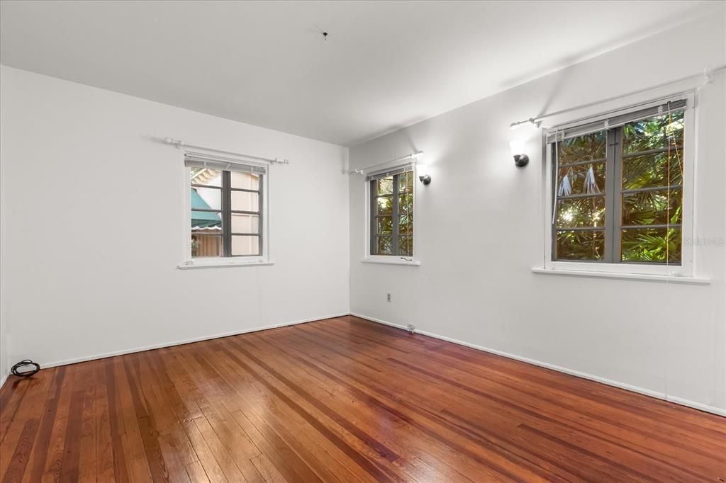 For Sale: $3,599,000 (5 beds, 6 baths, 4143 Square Feet)