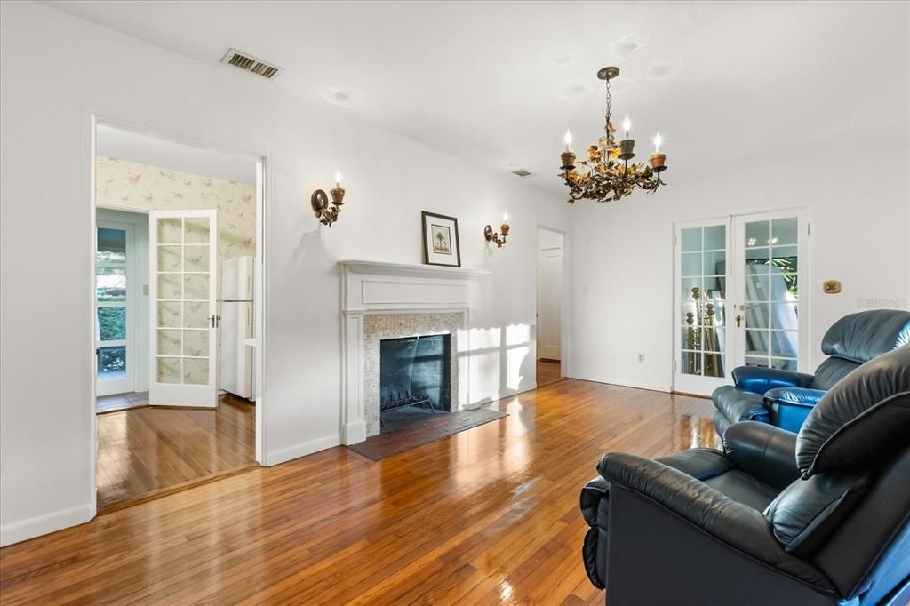 For Sale: $3,599,000 (5 beds, 6 baths, 4143 Square Feet)