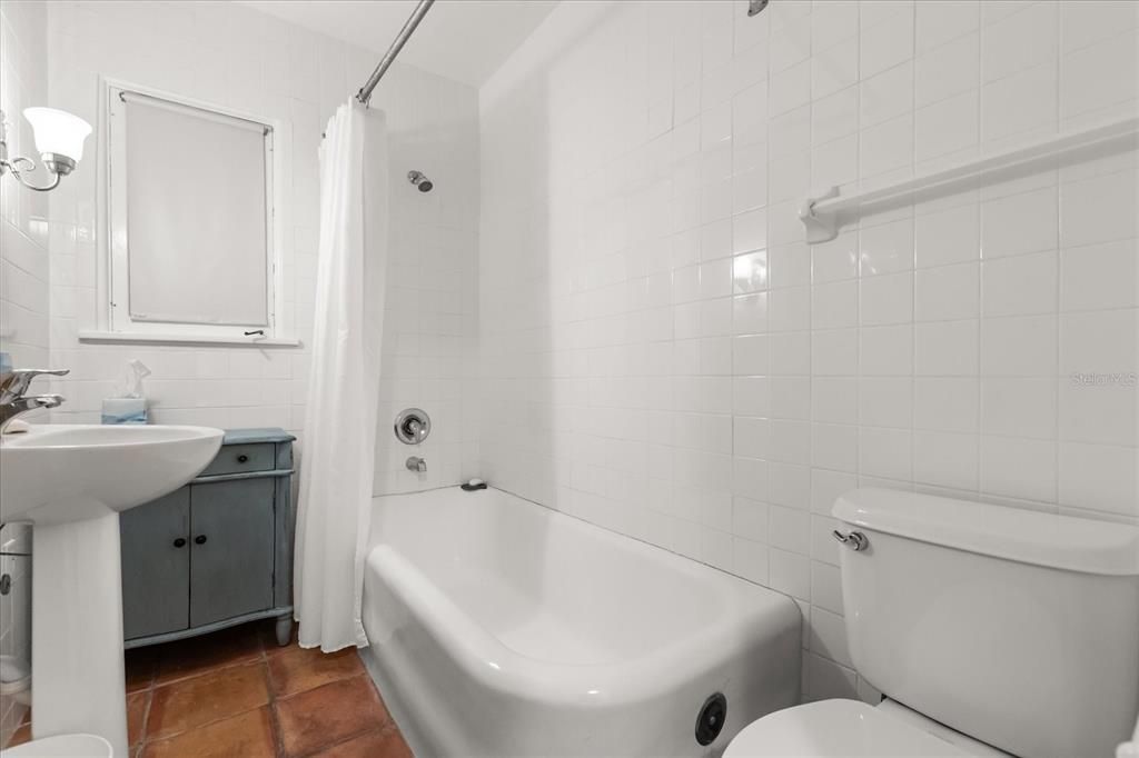 For Sale: $3,599,000 (5 beds, 6 baths, 4143 Square Feet)