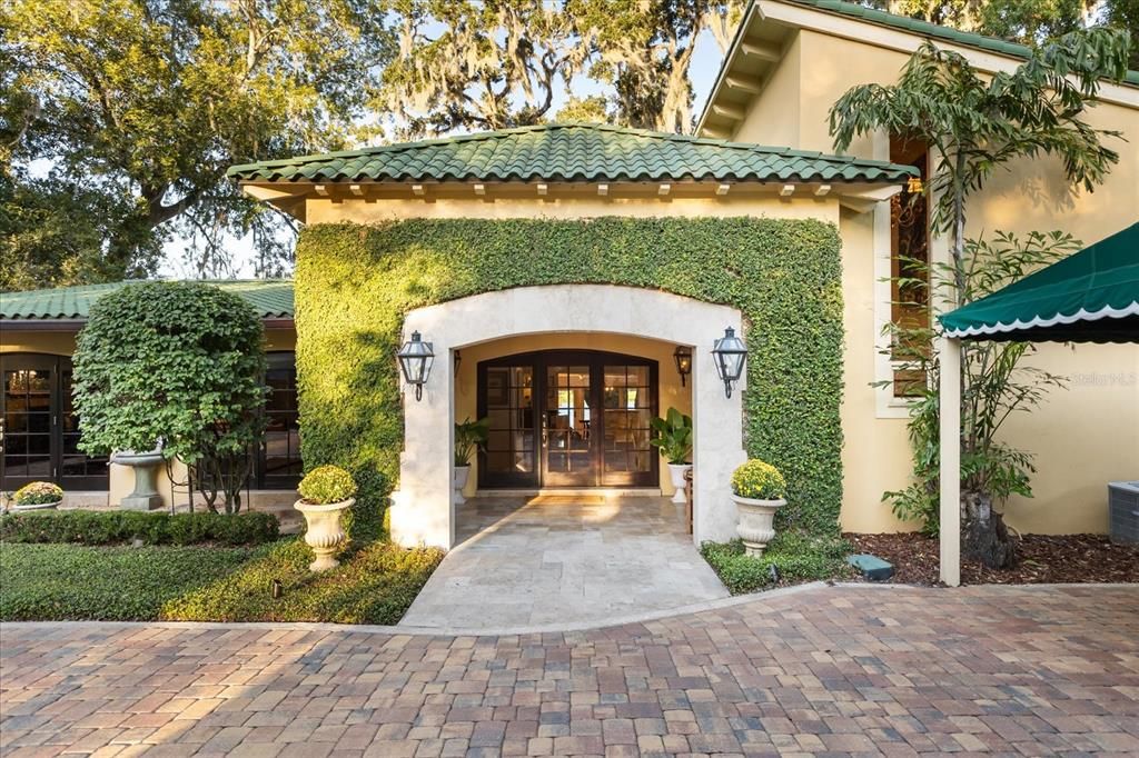 For Sale: $3,599,000 (5 beds, 6 baths, 4143 Square Feet)