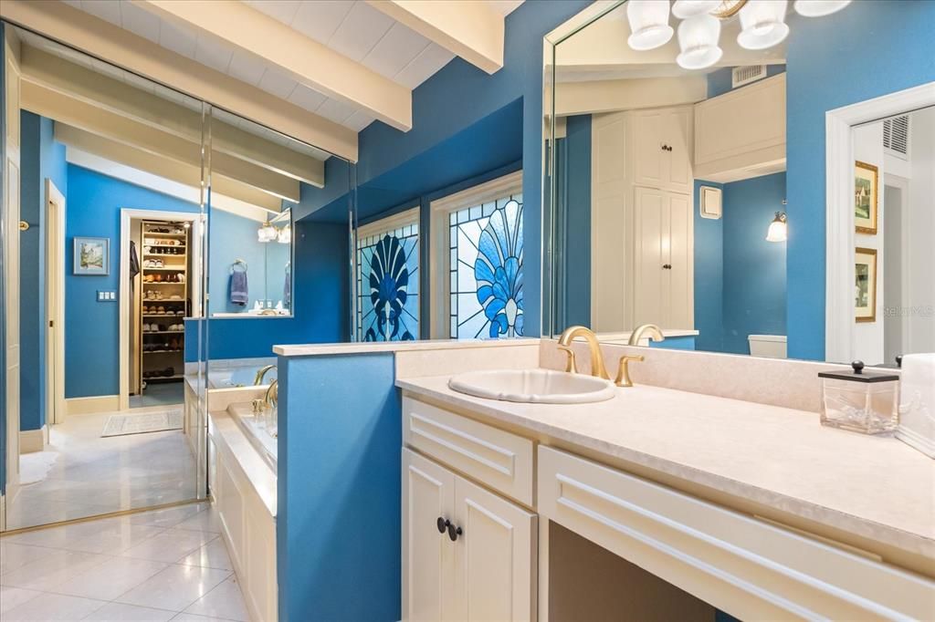 For Sale: $3,599,000 (5 beds, 6 baths, 4143 Square Feet)