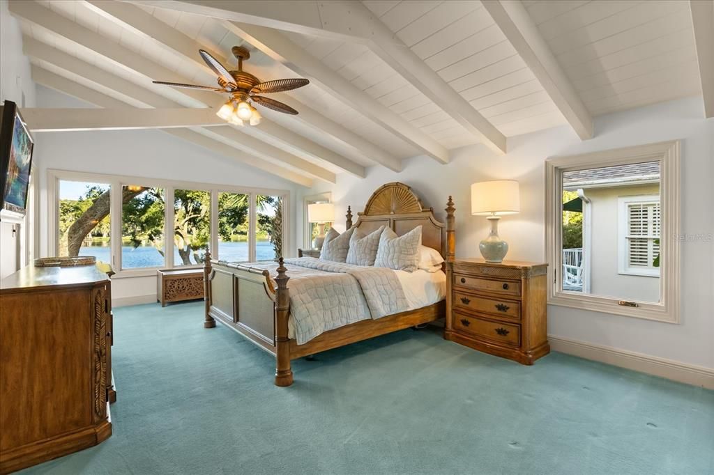 For Sale: $3,599,000 (5 beds, 6 baths, 4143 Square Feet)