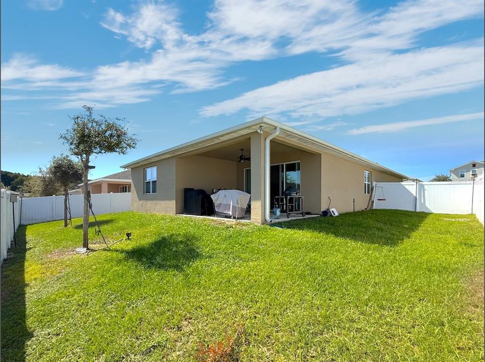 For Sale: $359,900 (4 beds, 2 baths, 1928 Square Feet)