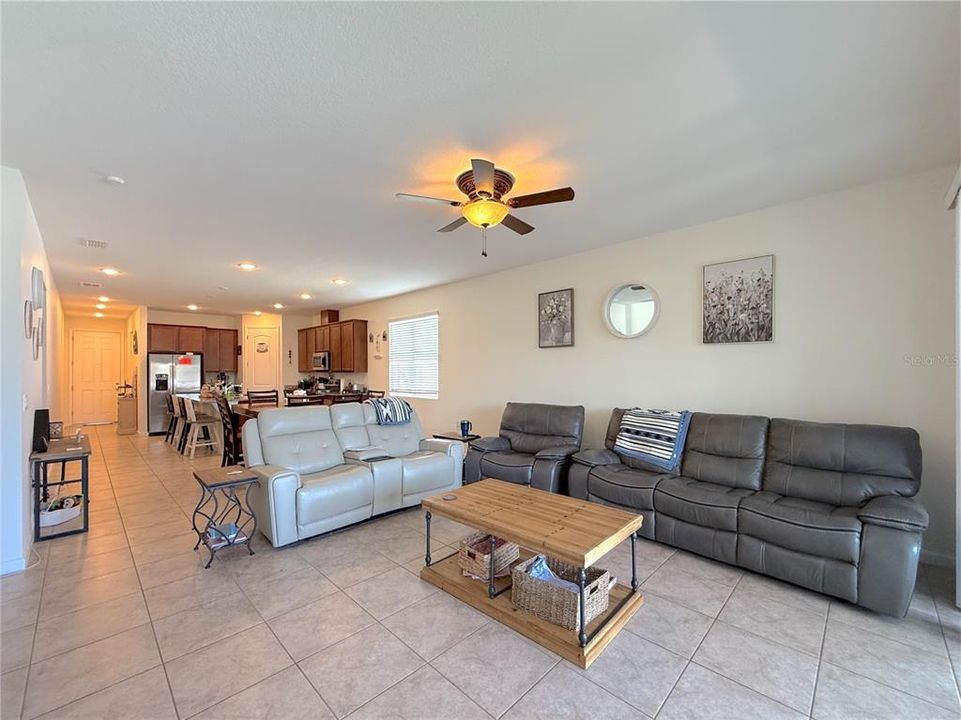 For Sale: $359,900 (4 beds, 2 baths, 1928 Square Feet)