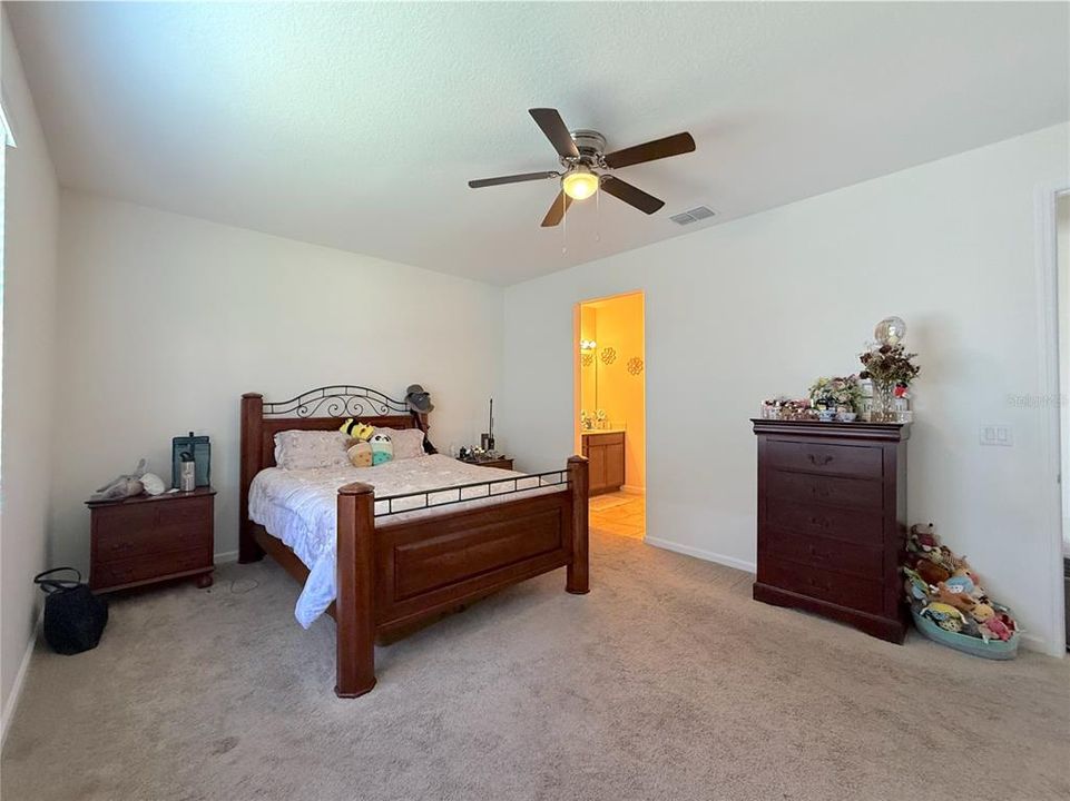 For Sale: $359,900 (4 beds, 2 baths, 1928 Square Feet)