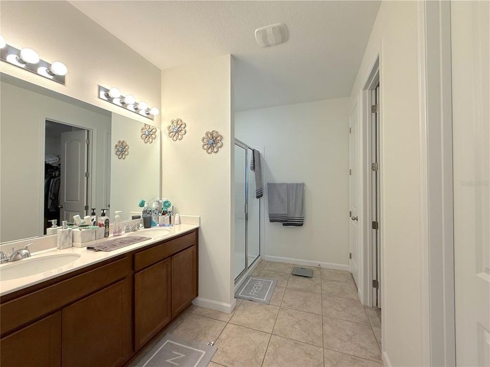 For Sale: $359,900 (4 beds, 2 baths, 1928 Square Feet)