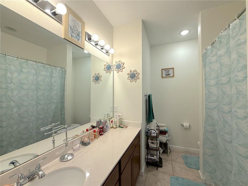 For Sale: $359,900 (4 beds, 2 baths, 1928 Square Feet)