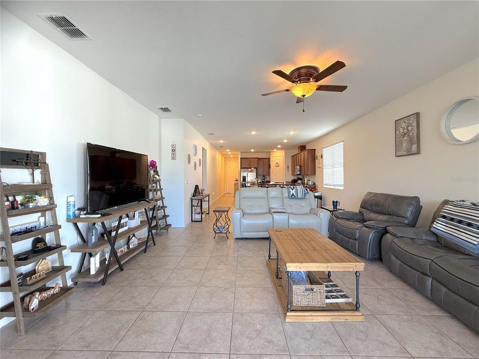 For Sale: $359,900 (4 beds, 2 baths, 1928 Square Feet)