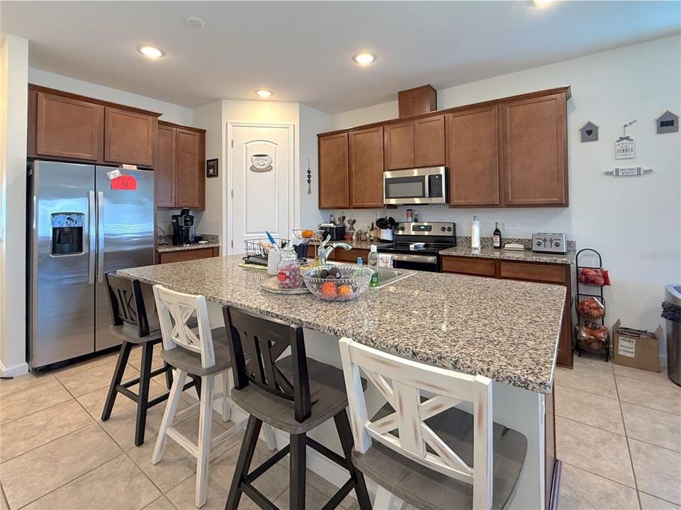 For Sale: $359,900 (4 beds, 2 baths, 1928 Square Feet)