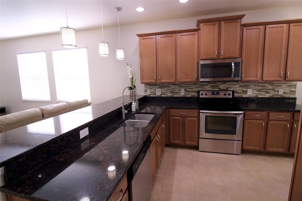 Active With Contract: $2,350 (3 beds, 2 baths, 1690 Square Feet)