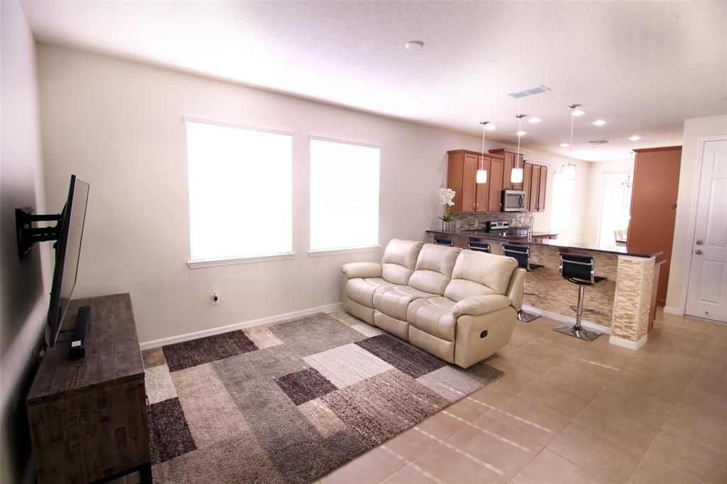 Active With Contract: $2,350 (3 beds, 2 baths, 1690 Square Feet)