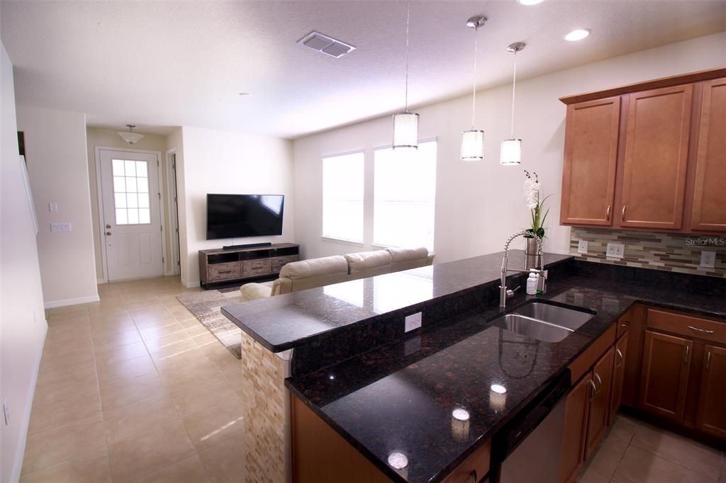 Active With Contract: $2,350 (3 beds, 2 baths, 1690 Square Feet)