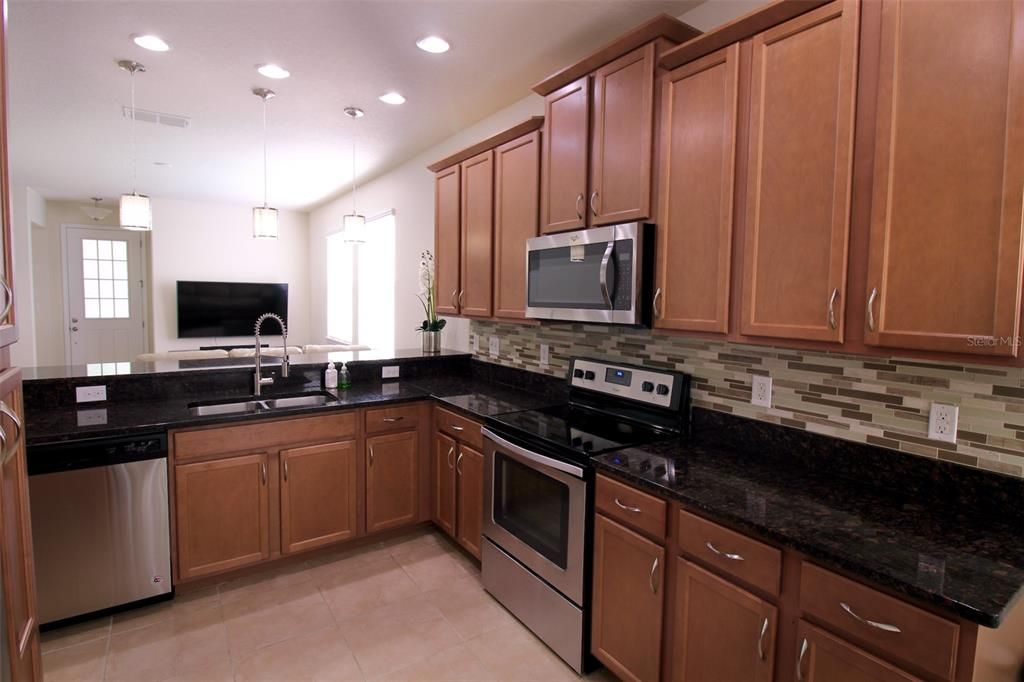Active With Contract: $2,350 (3 beds, 2 baths, 1690 Square Feet)