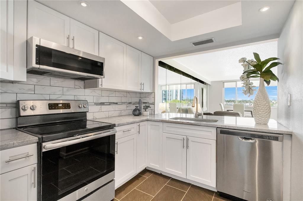 For Rent: $2,200 (1 beds, 1 baths, 780 Square Feet)