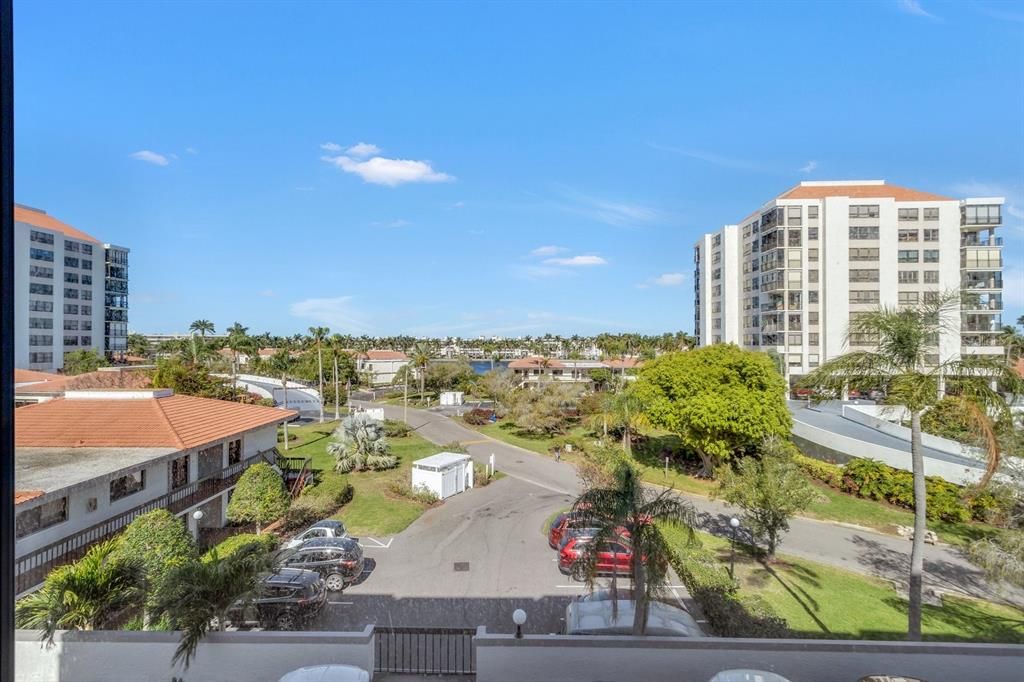 For Rent: $2,200 (1 beds, 1 baths, 780 Square Feet)