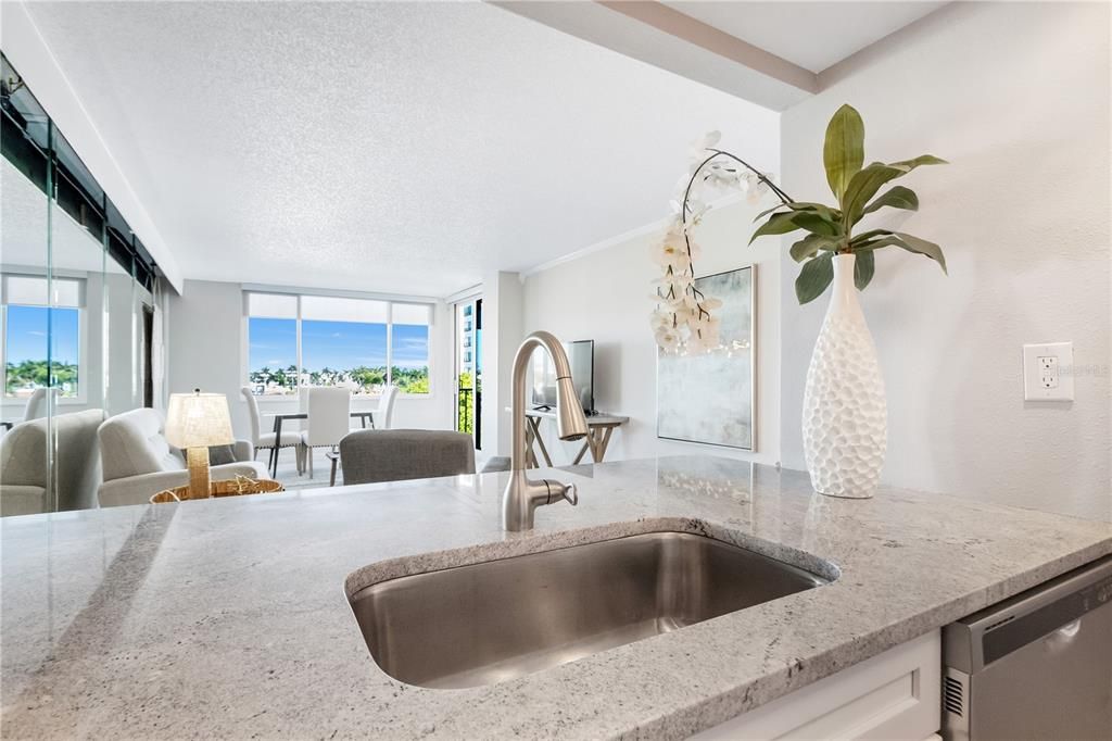 For Rent: $2,200 (1 beds, 1 baths, 780 Square Feet)