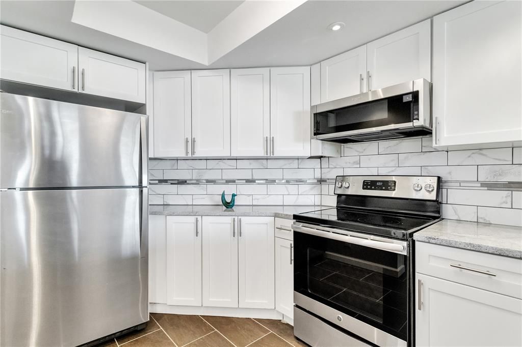 For Rent: $2,200 (1 beds, 1 baths, 780 Square Feet)