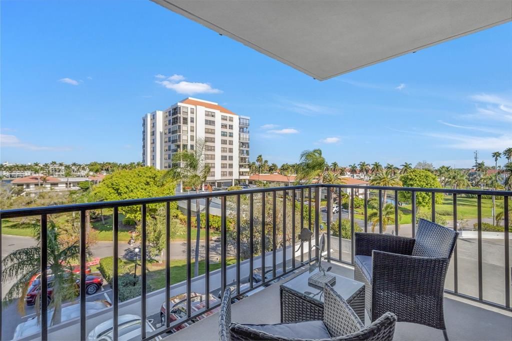 For Rent: $2,200 (1 beds, 1 baths, 780 Square Feet)