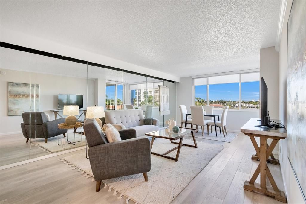 For Rent: $2,200 (1 beds, 1 baths, 780 Square Feet)