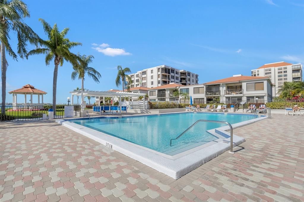 For Rent: $2,200 (1 beds, 1 baths, 780 Square Feet)