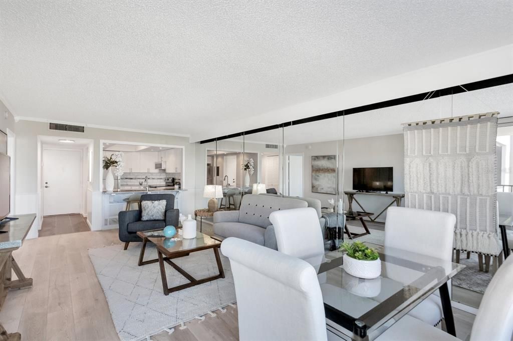 For Rent: $2,200 (1 beds, 1 baths, 780 Square Feet)