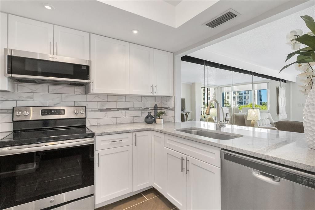 For Rent: $2,200 (1 beds, 1 baths, 780 Square Feet)