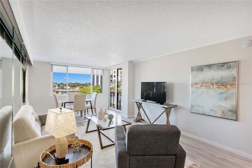 For Rent: $2,200 (1 beds, 1 baths, 780 Square Feet)